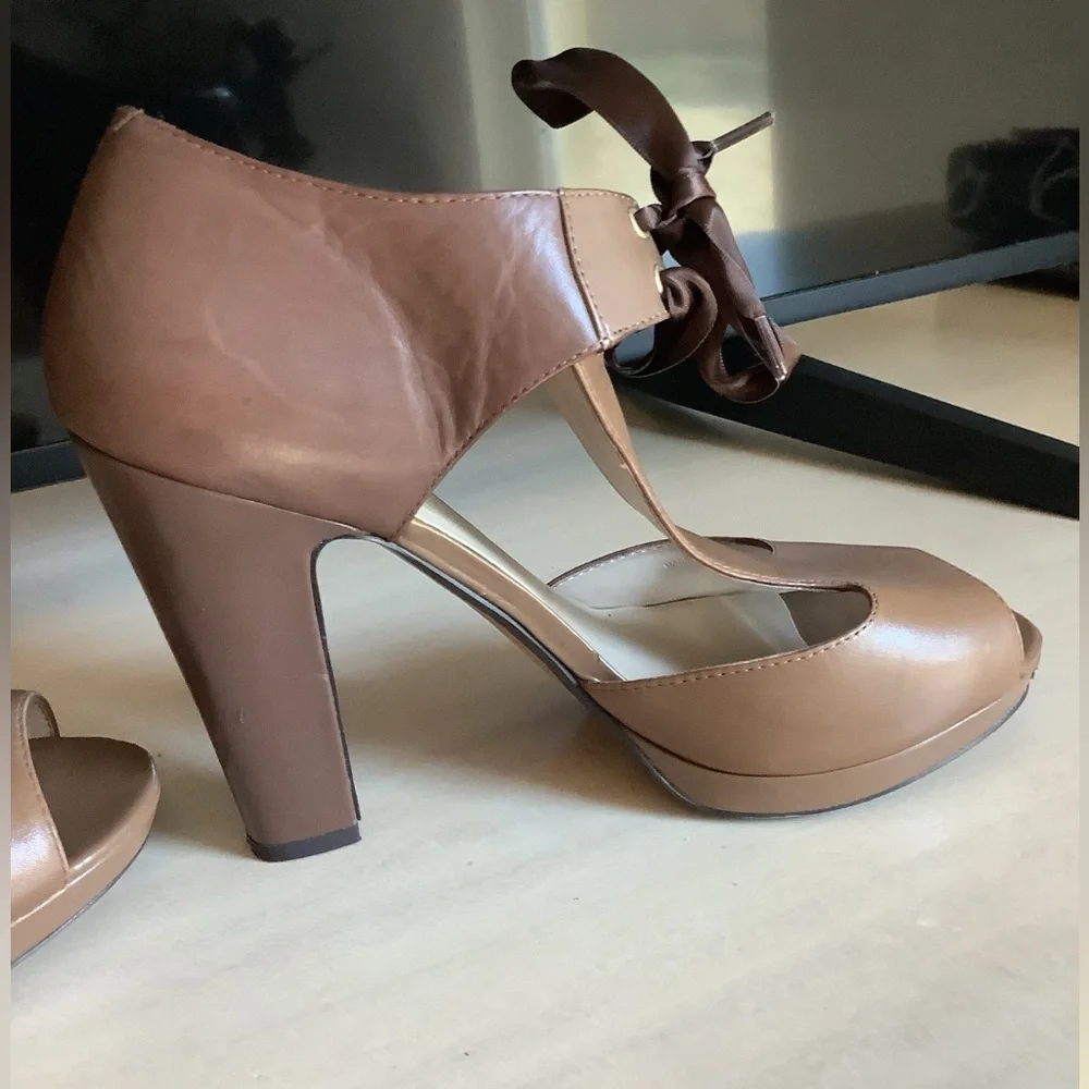 MRKT Strappy Peep Toe Heel with bow details at ankle size 10 brown - Picture 5 of 15